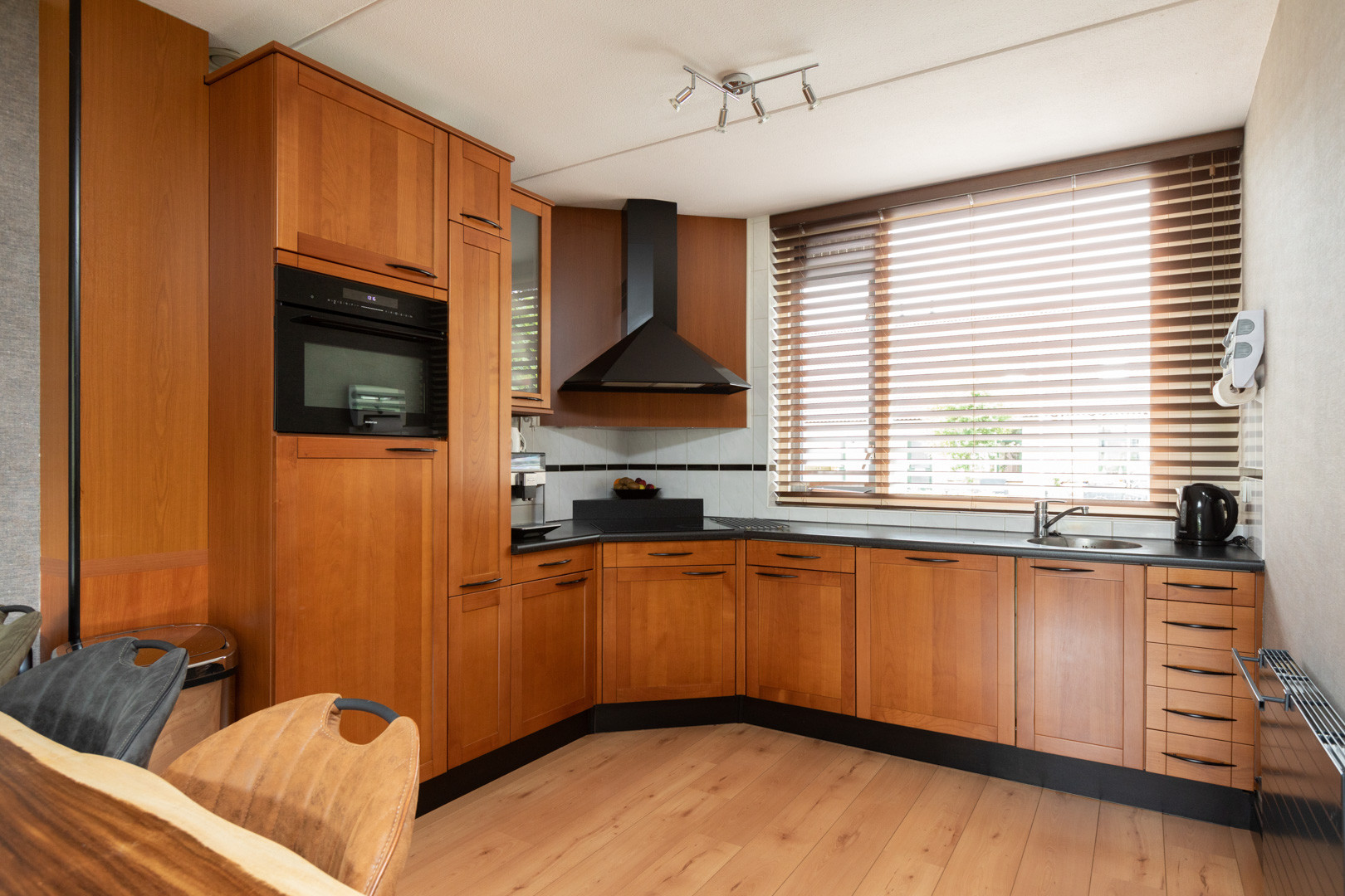 Tussenwoning te koop: Kamille 13, Sneek