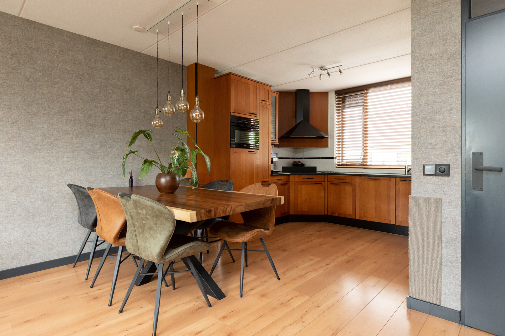 Tussenwoning te koop: Kamille 13, Sneek