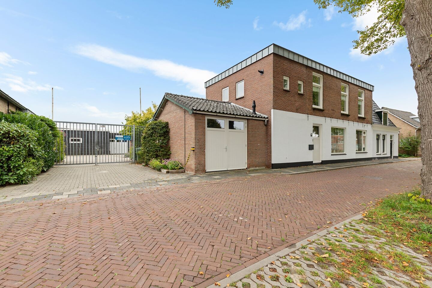 Twee-onder-één-kap te koop: Tuinen 56, Franeker