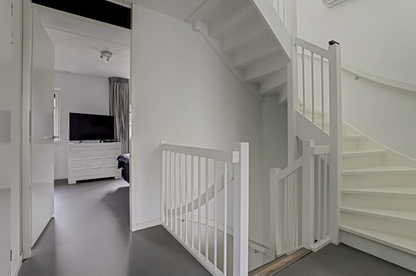 Twee-onder-één-kap te koop: Vliestroom 10, Harlingen