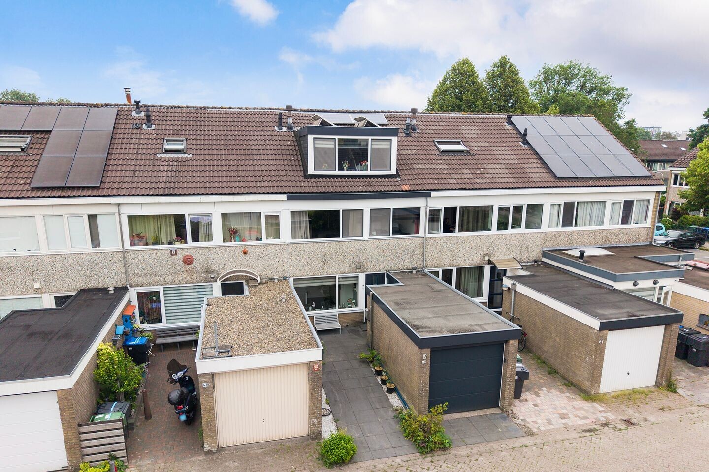 Tussenwoning te koop: REINDER BROLSMAWEI 65, Leeuwarden