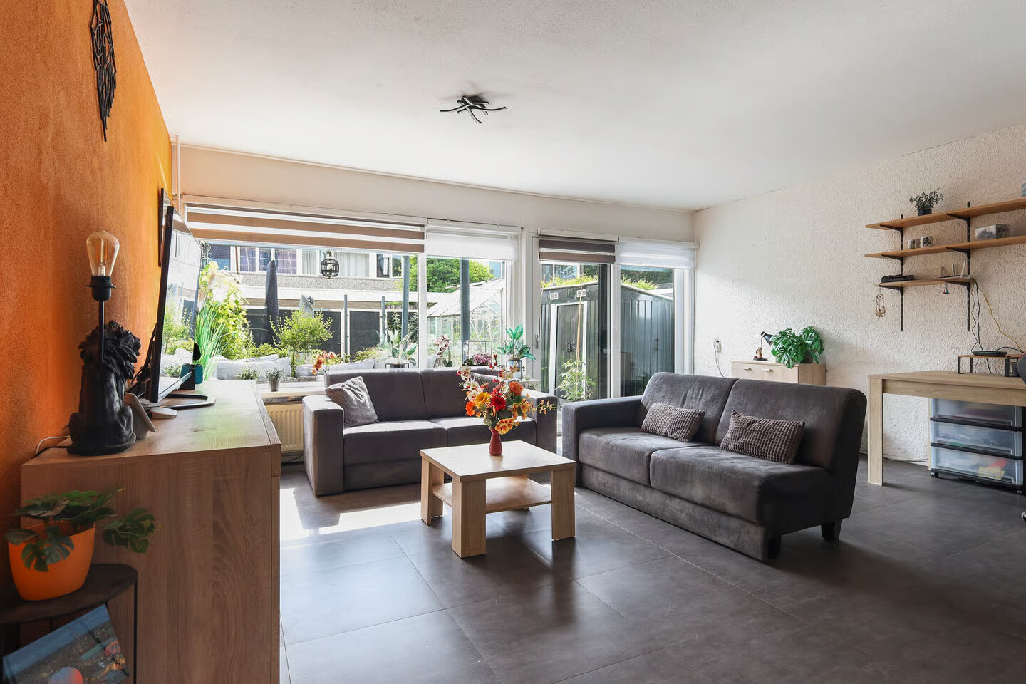Tussenwoning te koop: REINDER BROLSMAWEI 65, Leeuwarden