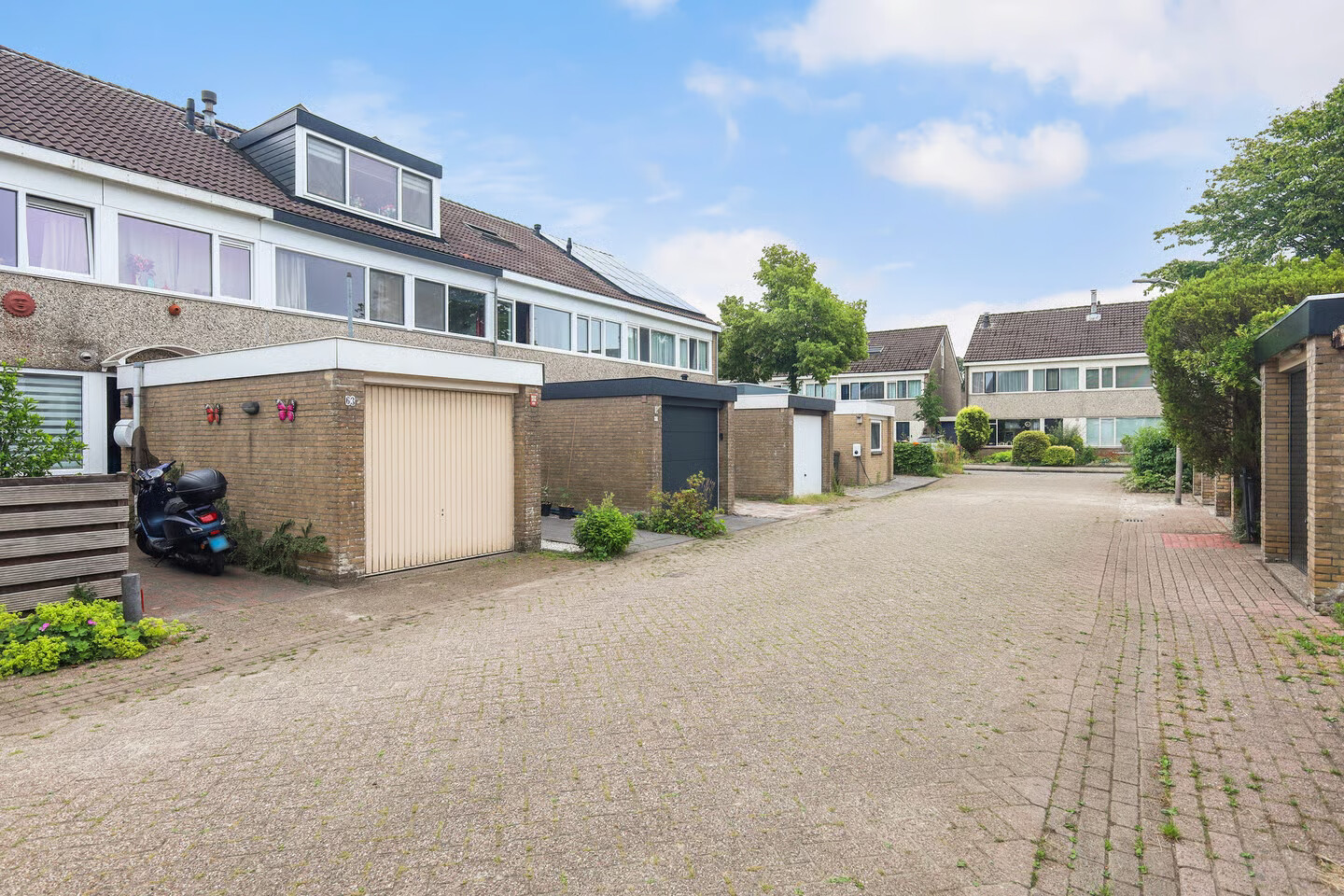 Tussenwoning te koop: REINDER BROLSMAWEI 65, Leeuwarden