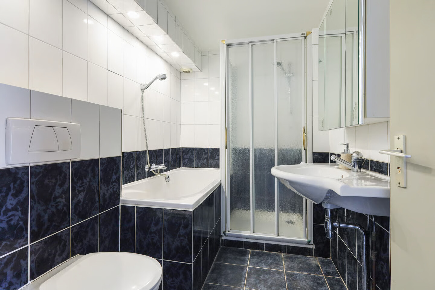 Tussenwoning te koop: REINDER BROLSMAWEI 65, Leeuwarden