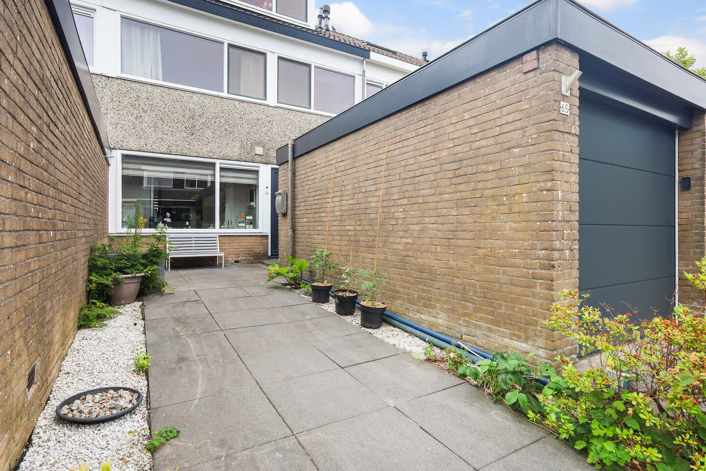 Tussenwoning te koop: REINDER BROLSMAWEI 65, Leeuwarden