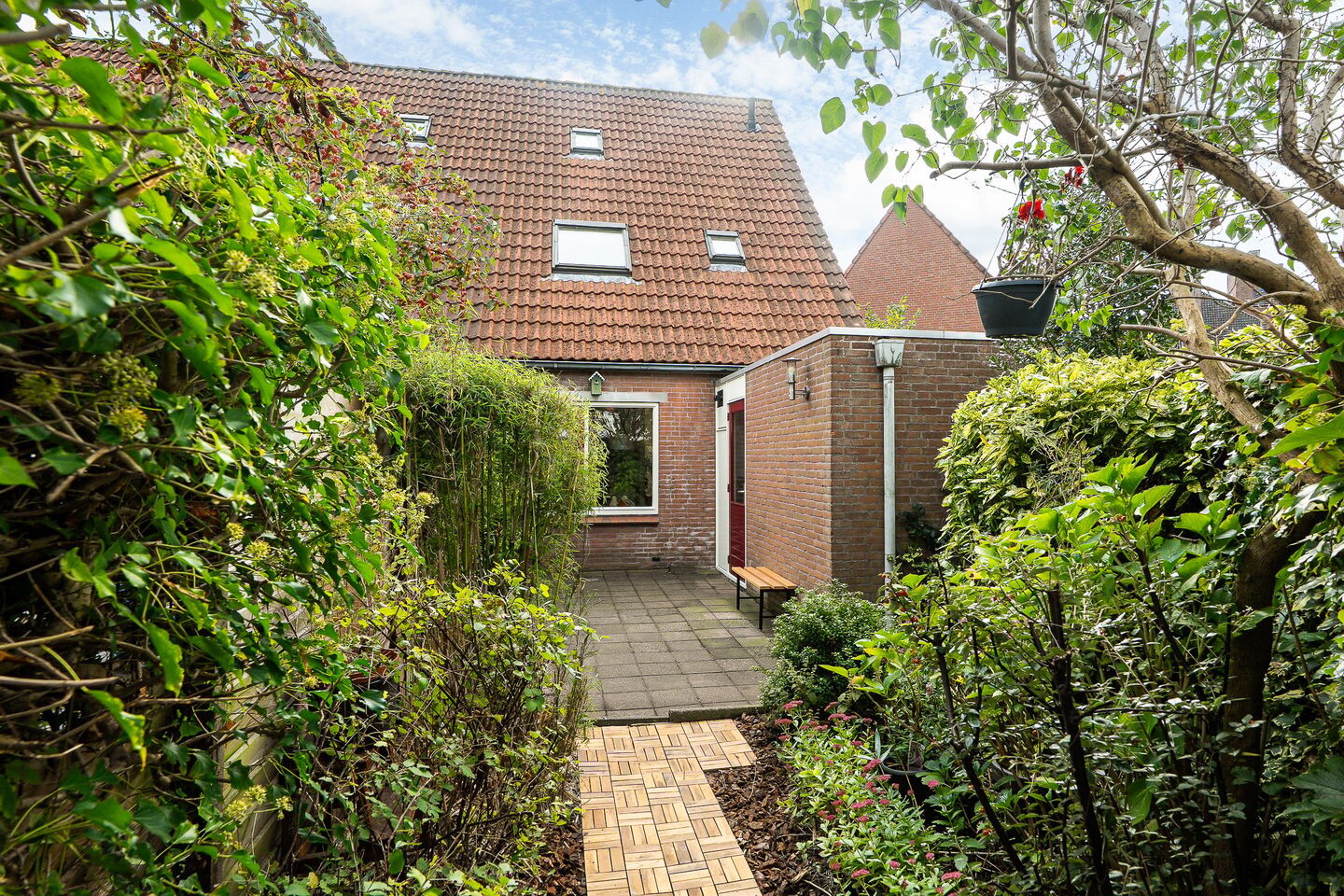 Hoekwoning te koop: Roodborststraat 11, Leeuwarden
