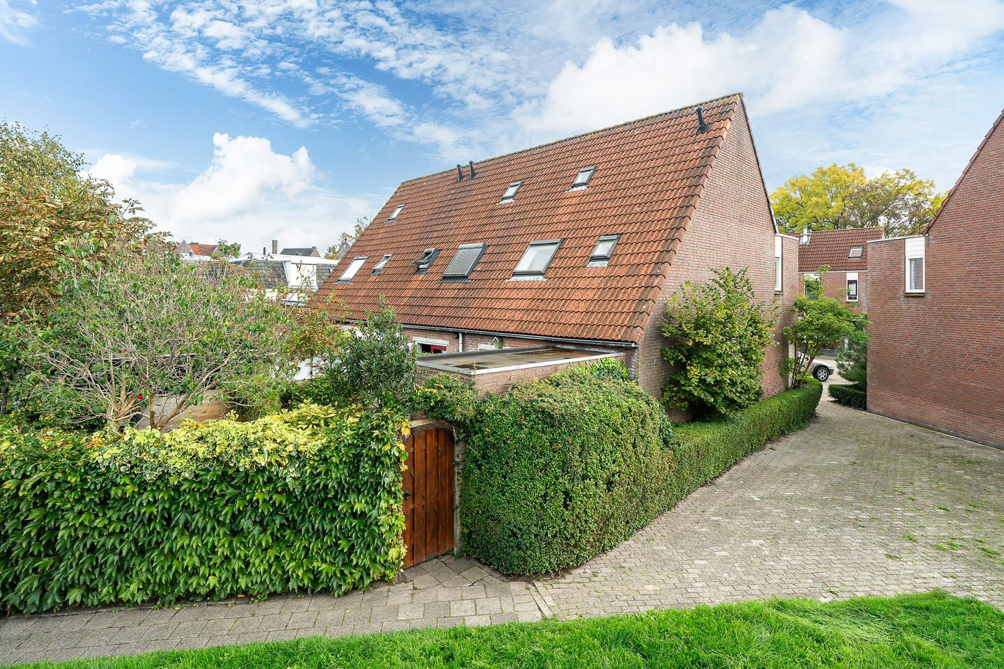 Hoekwoning te koop: Roodborststraat 11, Leeuwarden