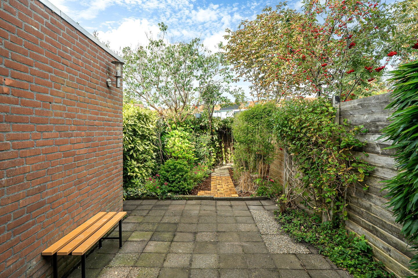 Hoekwoning te koop: Roodborststraat 11, Leeuwarden