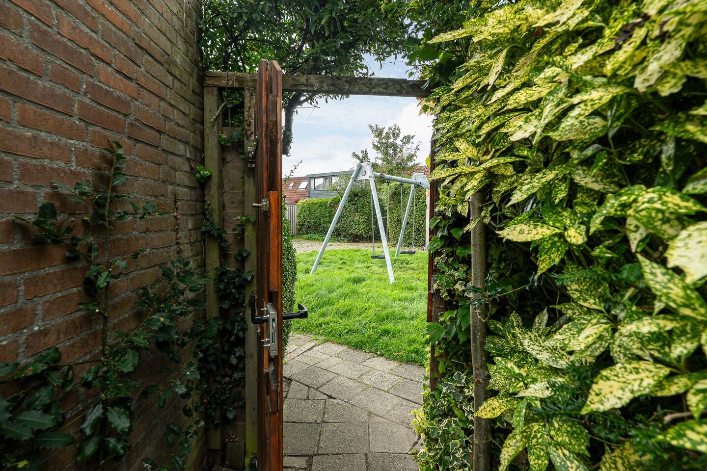 Hoekwoning te koop: Roodborststraat 11, Leeuwarden