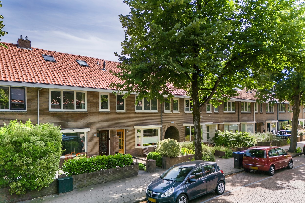Tussenwoning te koop: Leeuwerikstraat 99, Leeuwarden