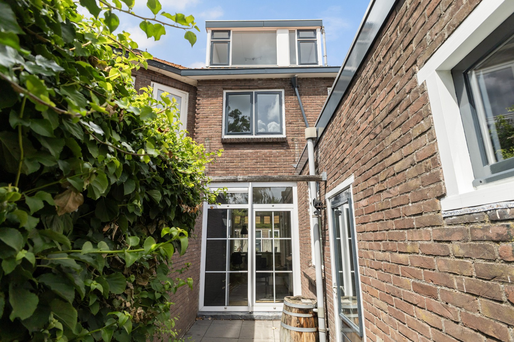 Hoekwoning te koop: Brahmsstraat 1, Leeuwarden
