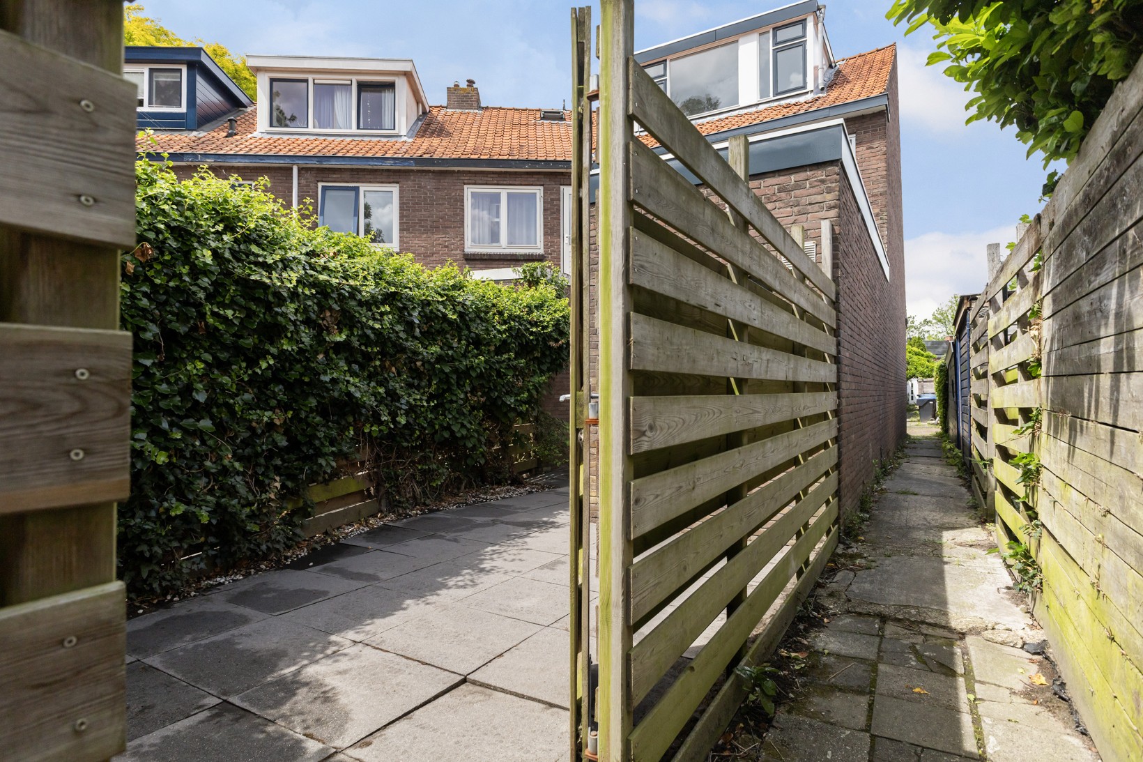 Hoekwoning te koop: Brahmsstraat 1, Leeuwarden