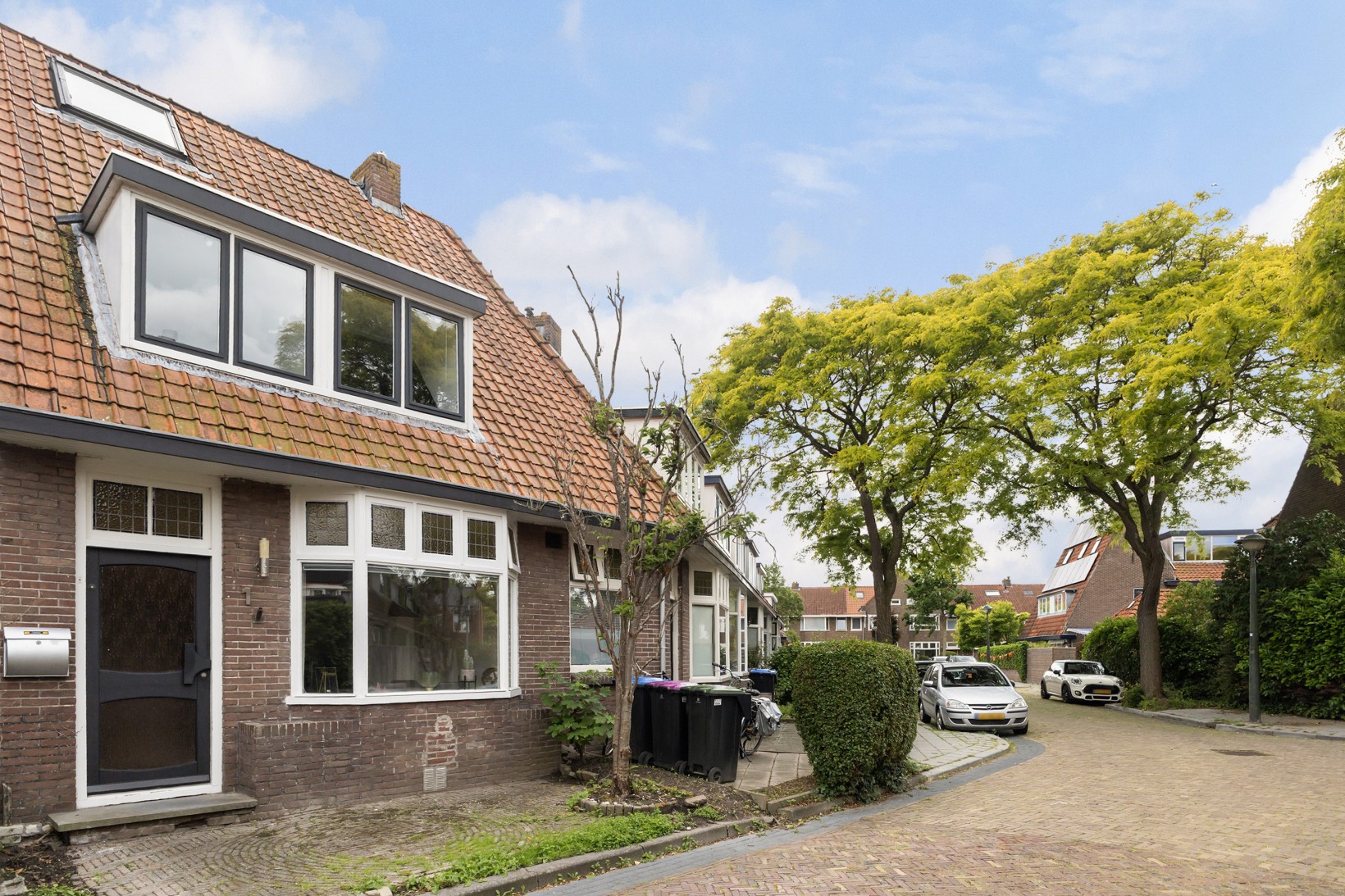 Hoekwoning te koop: Brahmsstraat 1, Leeuwarden