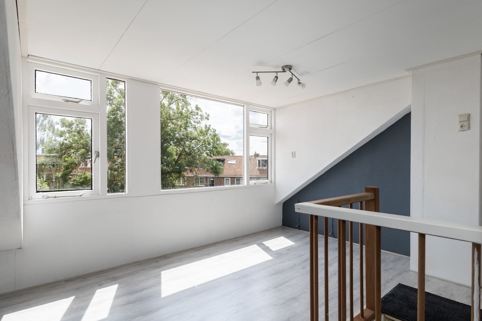 Hoekwoning te koop: Brahmsstraat 1, Leeuwarden