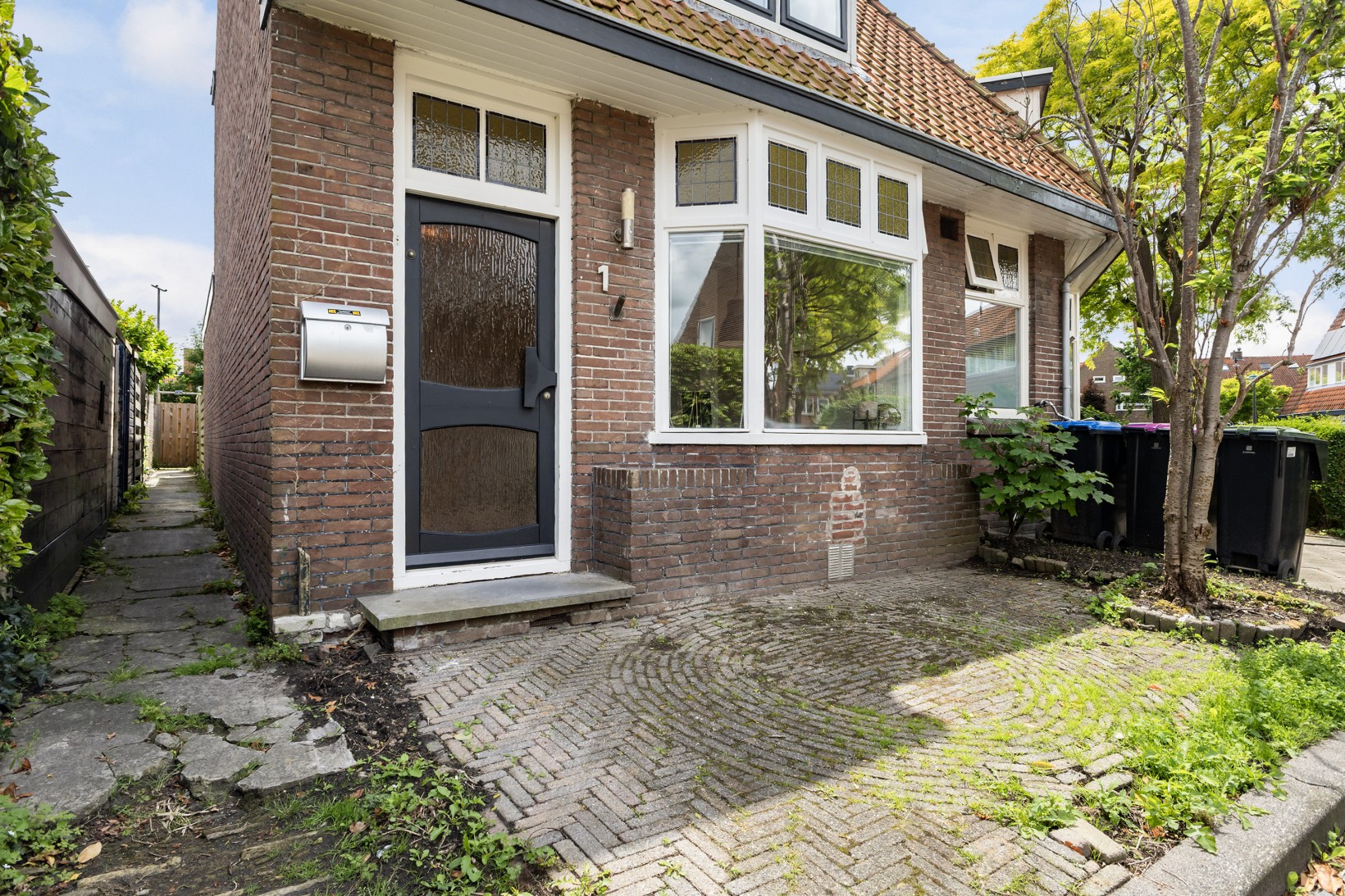 Hoekwoning te koop: Brahmsstraat 1, Leeuwarden