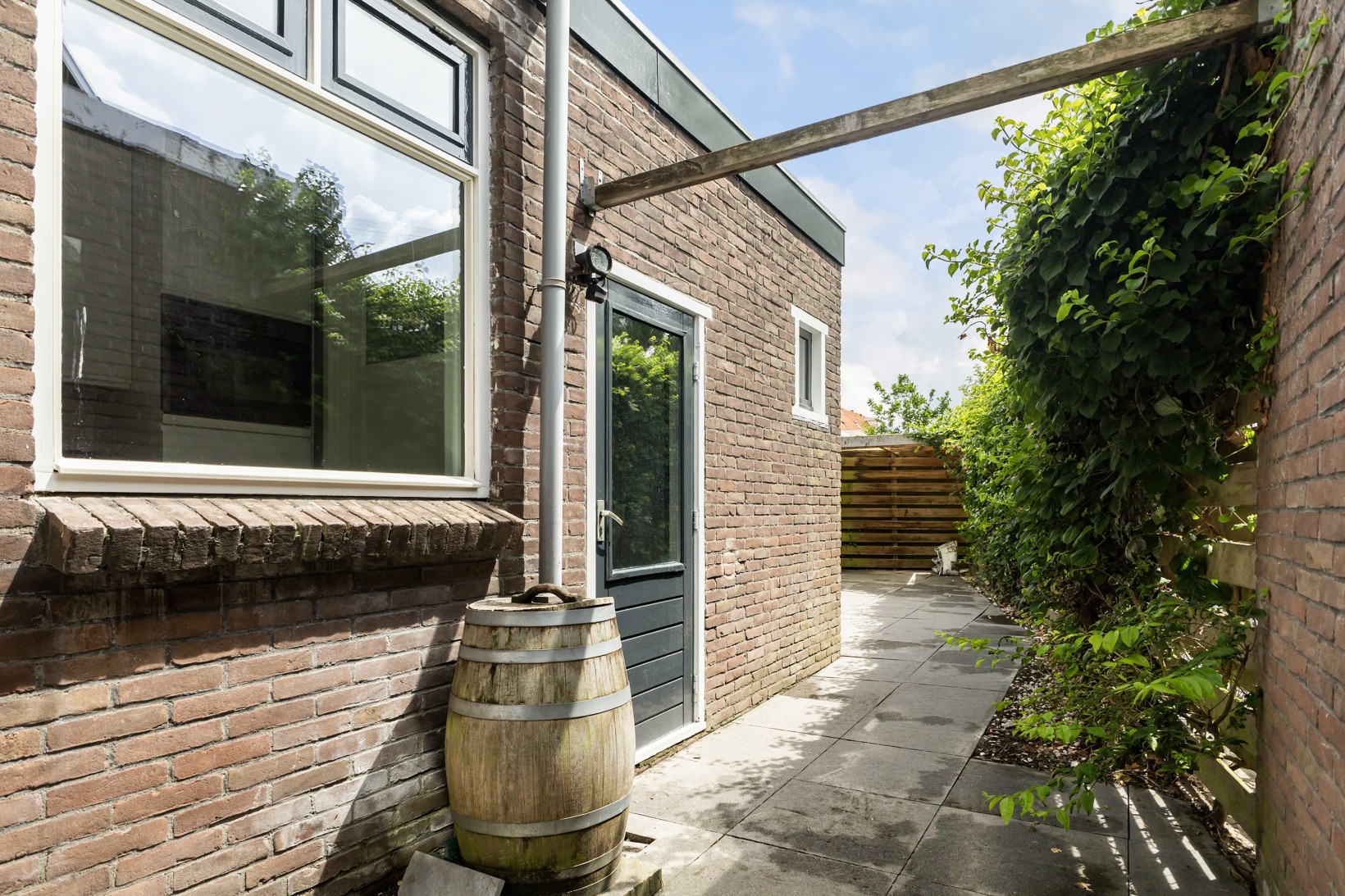 Hoekwoning te koop: Brahmsstraat 1, Leeuwarden