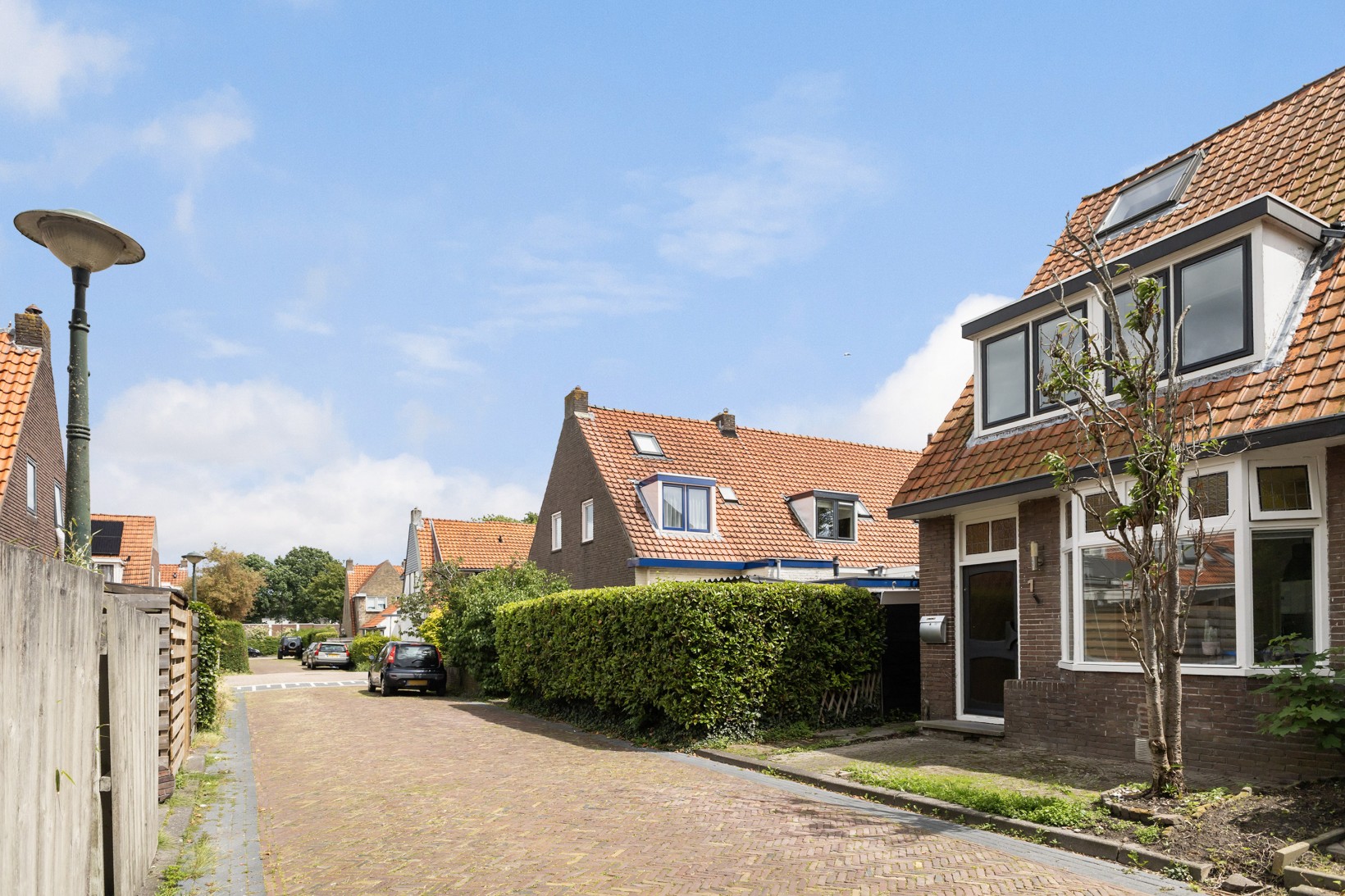 Hoekwoning te koop: Brahmsstraat 1, Leeuwarden