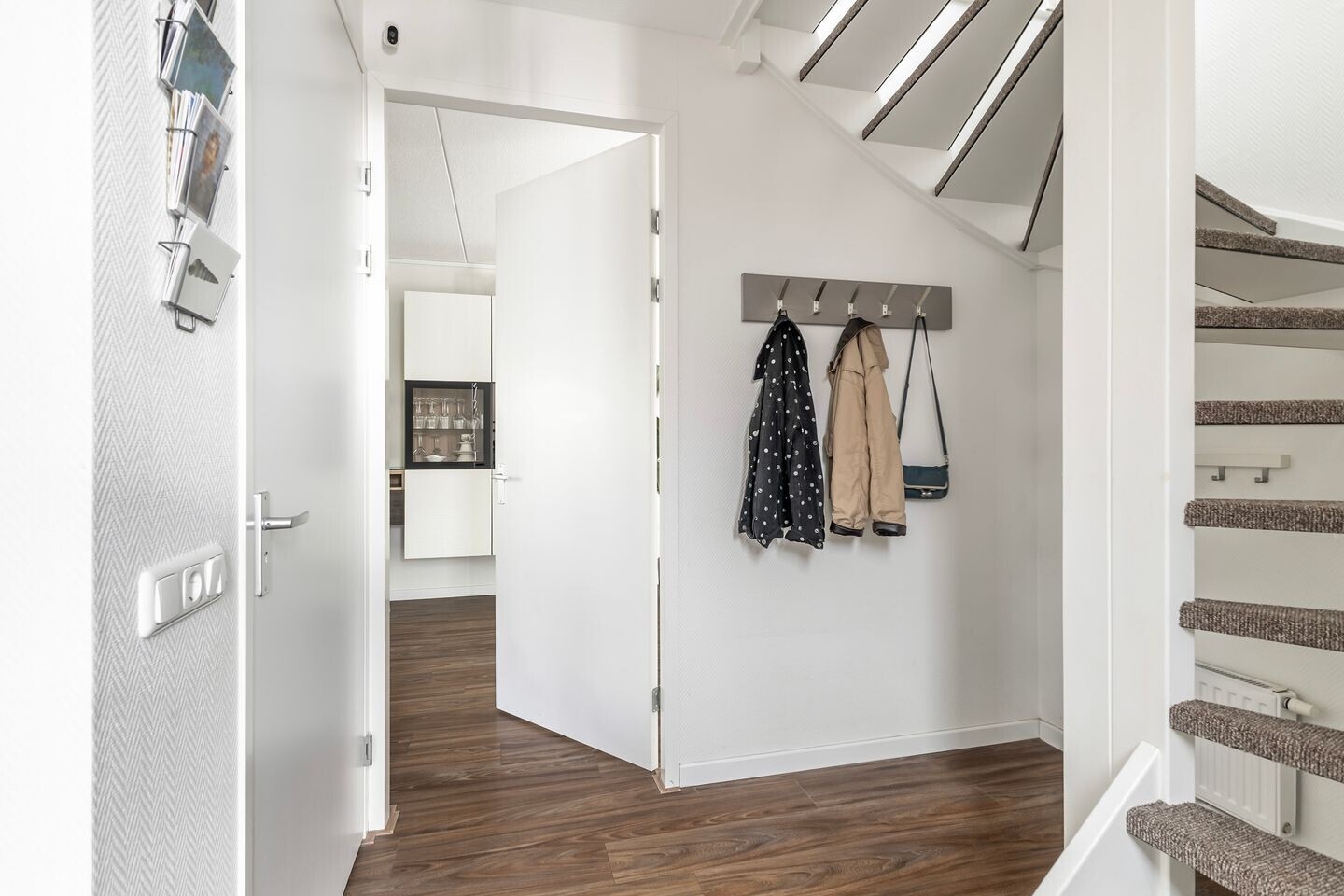 Twee-onder-één-kap te koop: Walburgastraat 27, Leeuwarden