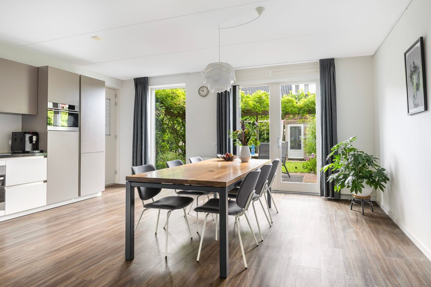 Twee-onder-één-kap te koop: Walburgastraat 27, Leeuwarden