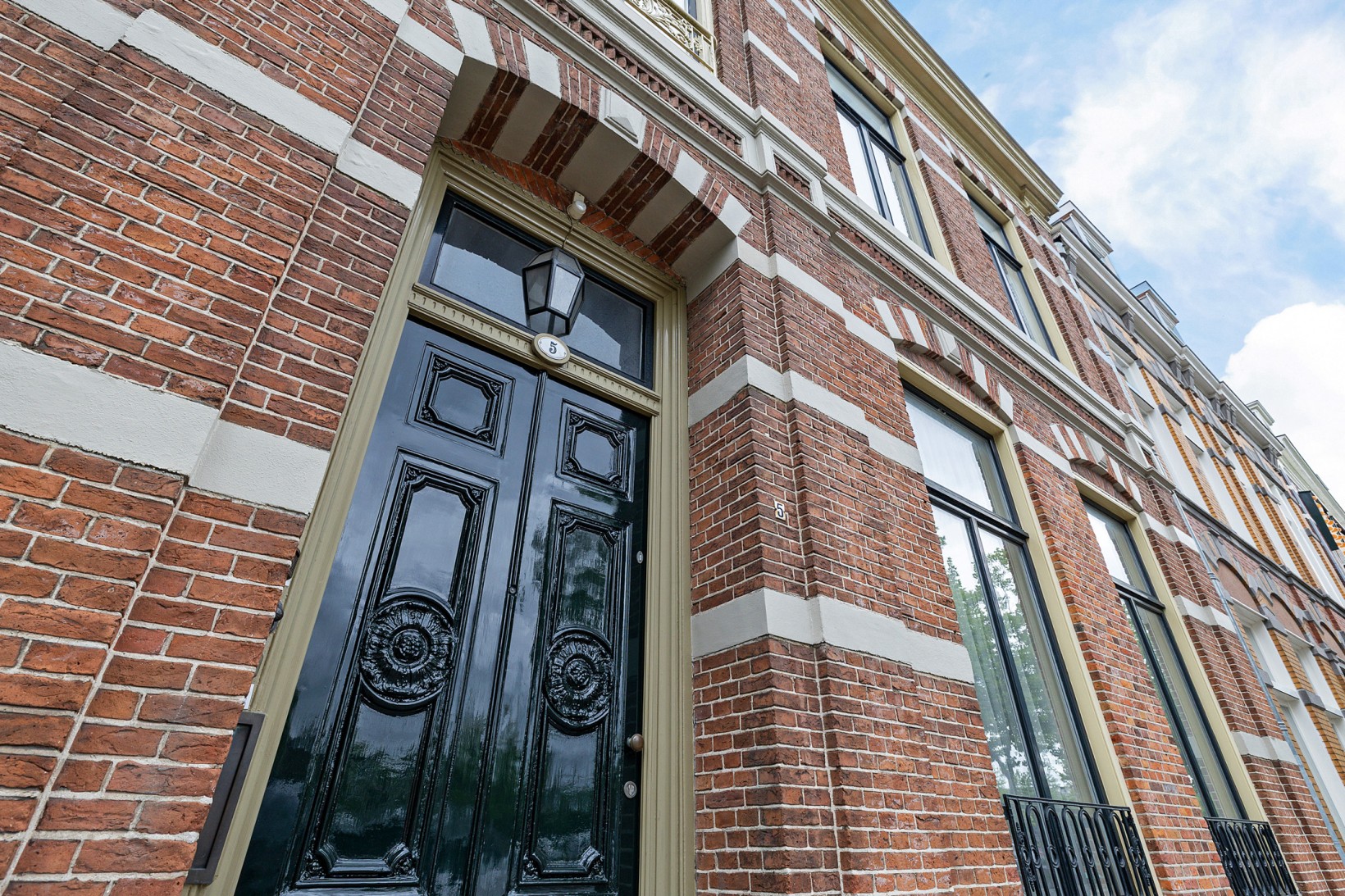 Tussenwoning te koop: Emmakade 5, Leeuwarden