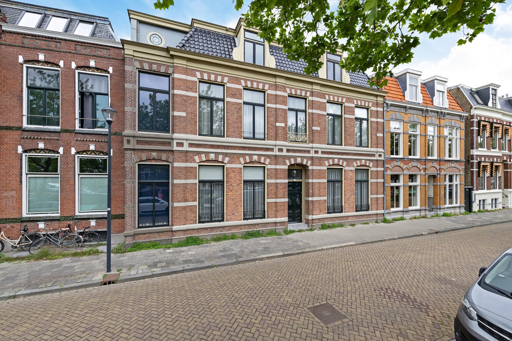 Tussenwoning te koop: Emmakade 5, Leeuwarden