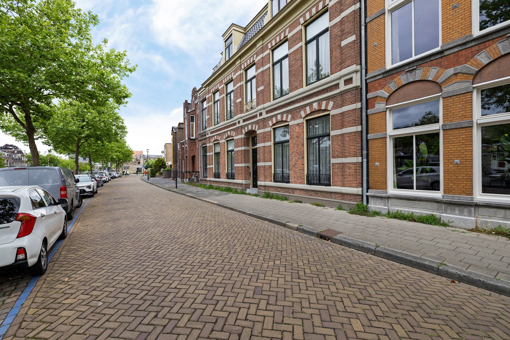 Tussenwoning te koop: Emmakade 5, Leeuwarden