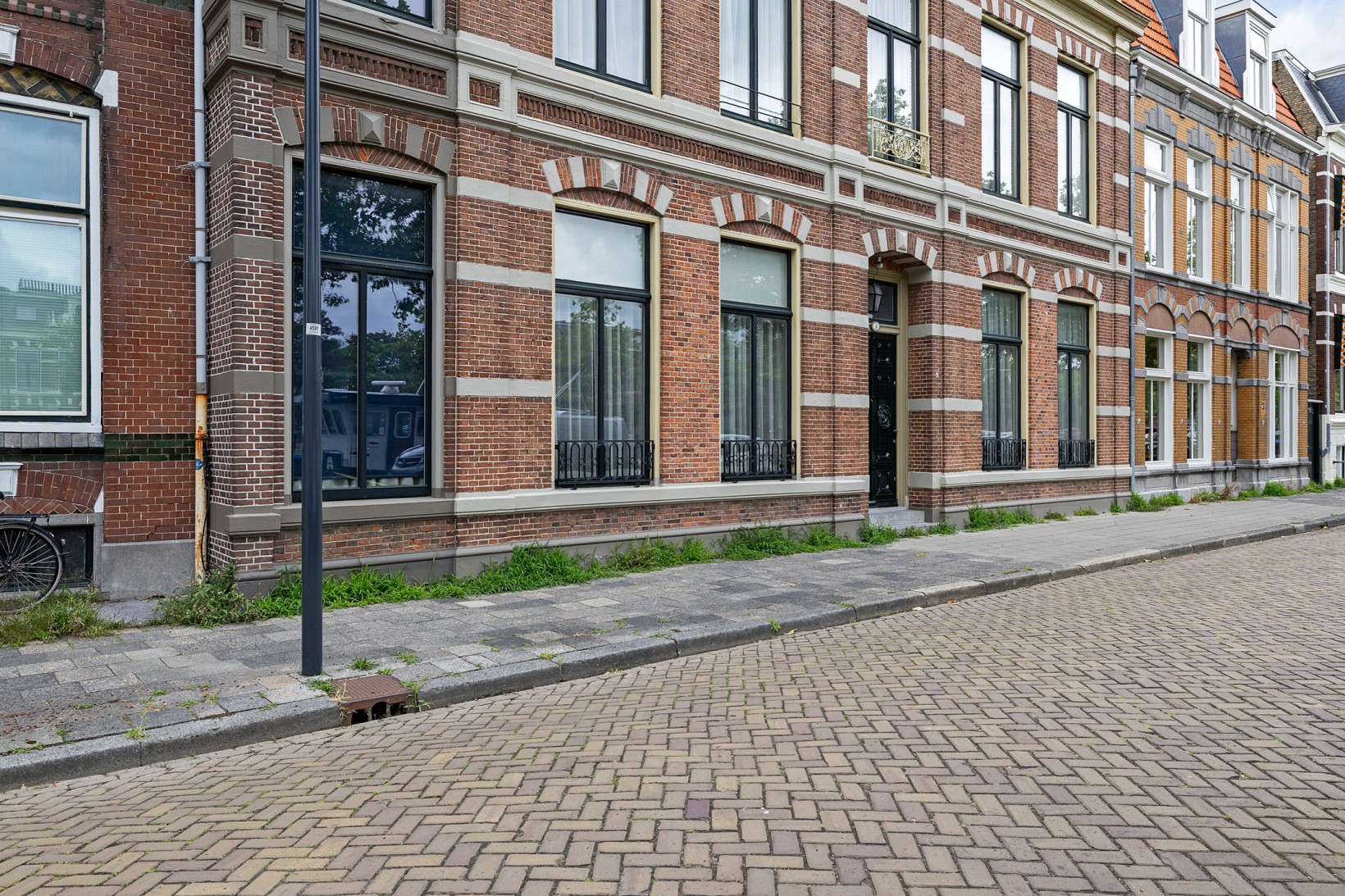 Tussenwoning te koop: Emmakade 5, Leeuwarden