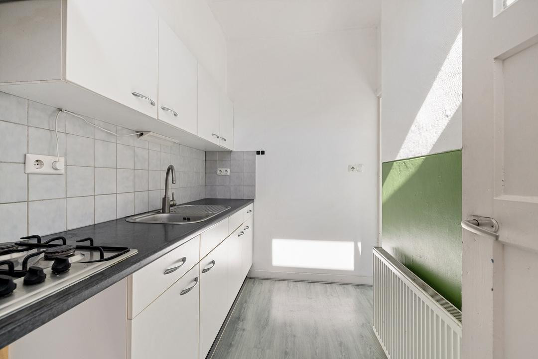 Tussenwoning te koop: van Cronenburchstraat 11, Leeuwarden