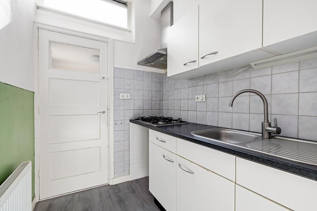 Tussenwoning te koop: van Cronenburchstraat 11, Leeuwarden