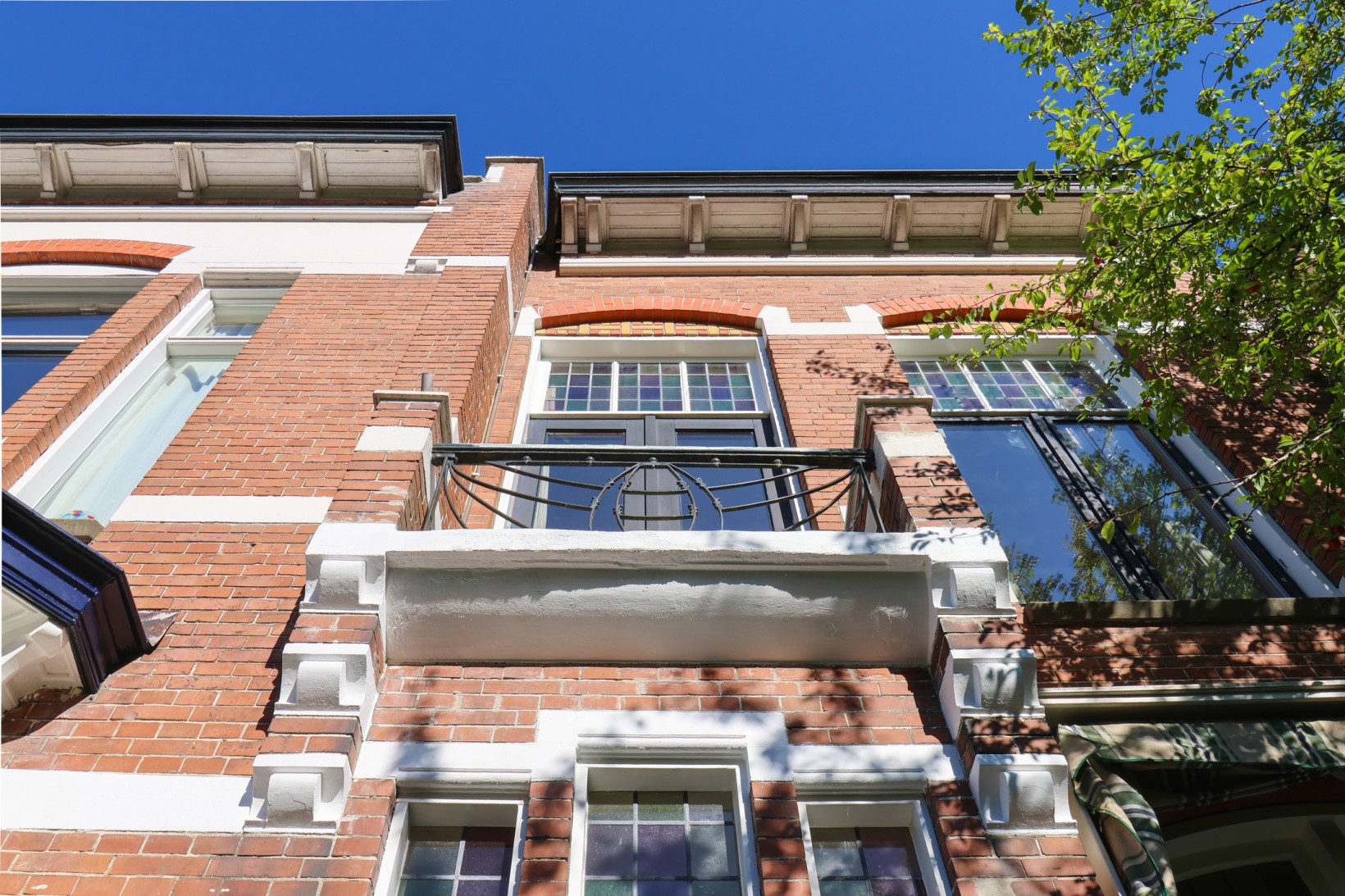 Tussenwoning te koop: Vredeman de Vriesstraat 17, Leeuwarden