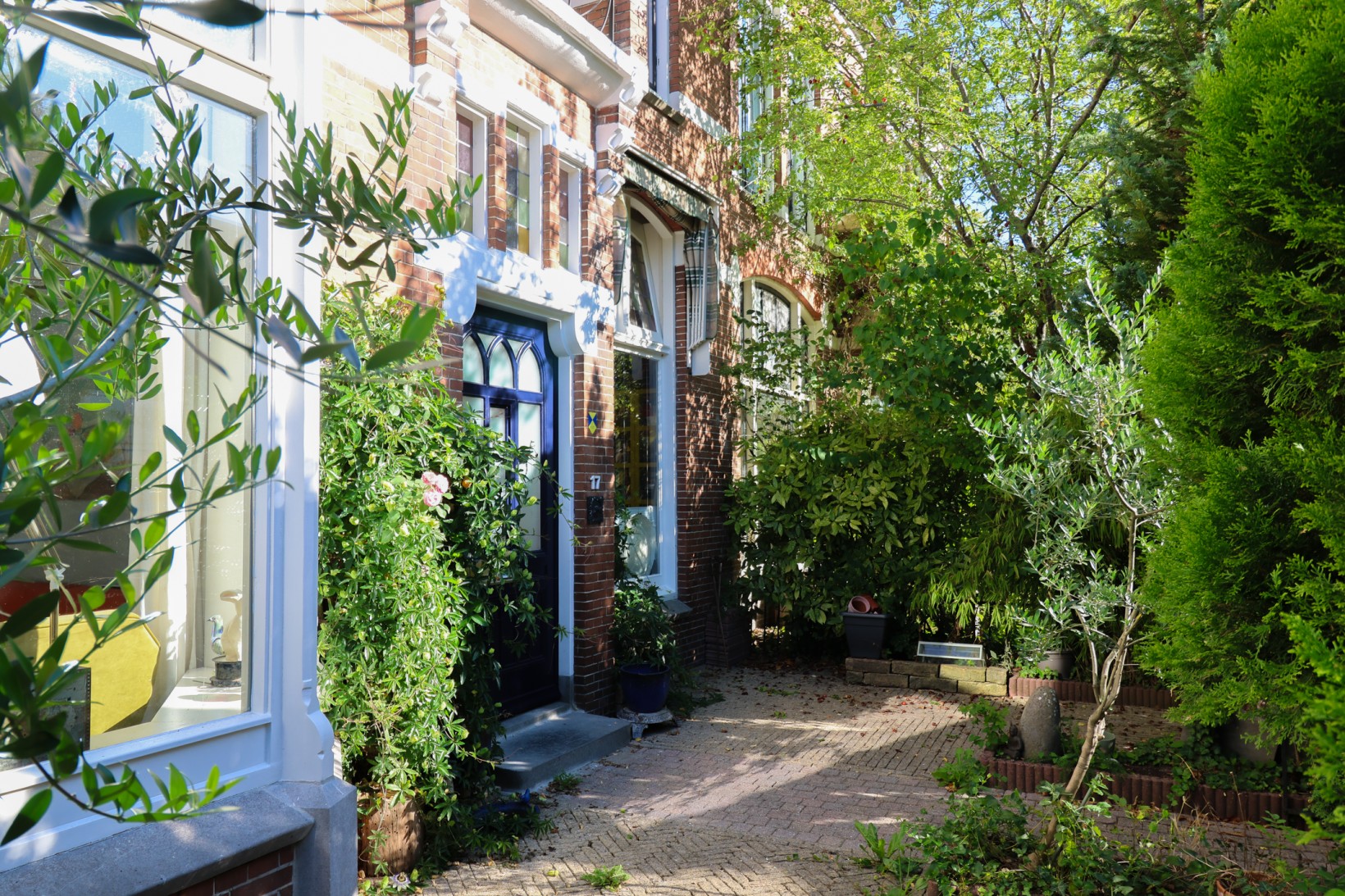 Tussenwoning te koop: Vredeman de Vriesstraat 17, Leeuwarden