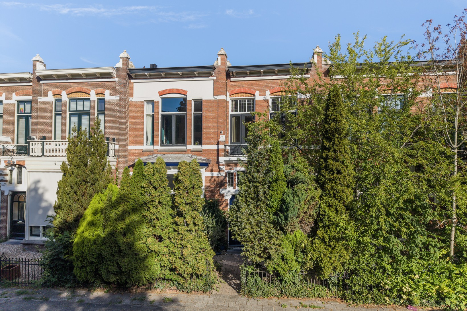 Tussenwoning te koop: Vredeman de Vriesstraat 17, Leeuwarden