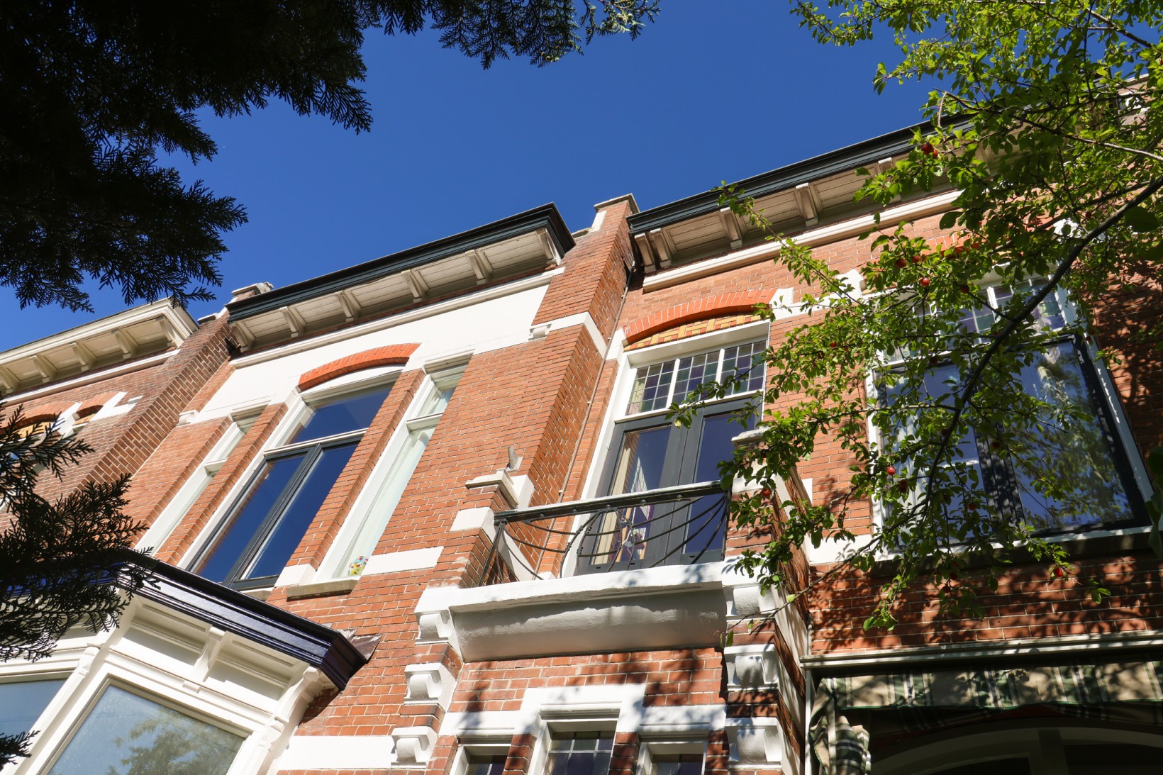Tussenwoning te koop: Vredeman de Vriesstraat 17, Leeuwarden