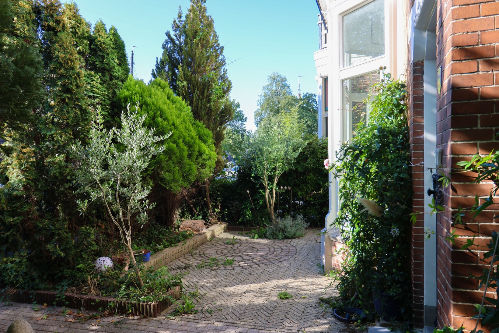 Tussenwoning te koop: Vredeman de Vriesstraat 17, Leeuwarden