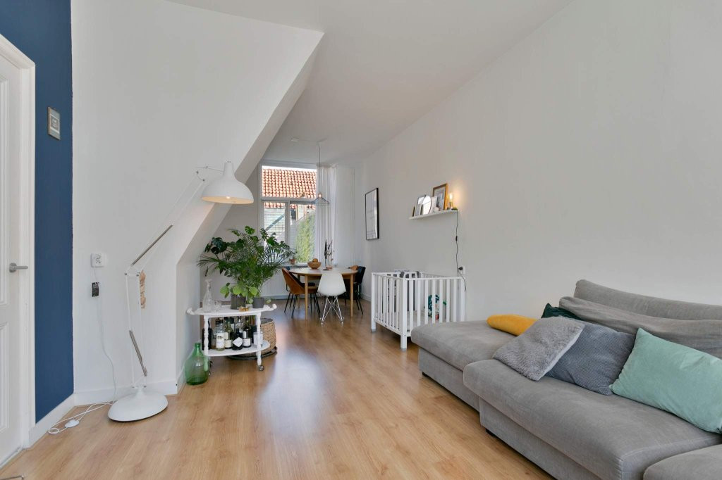 Tussenwoning te koop: EMMAKADE 163, Leeuwarden