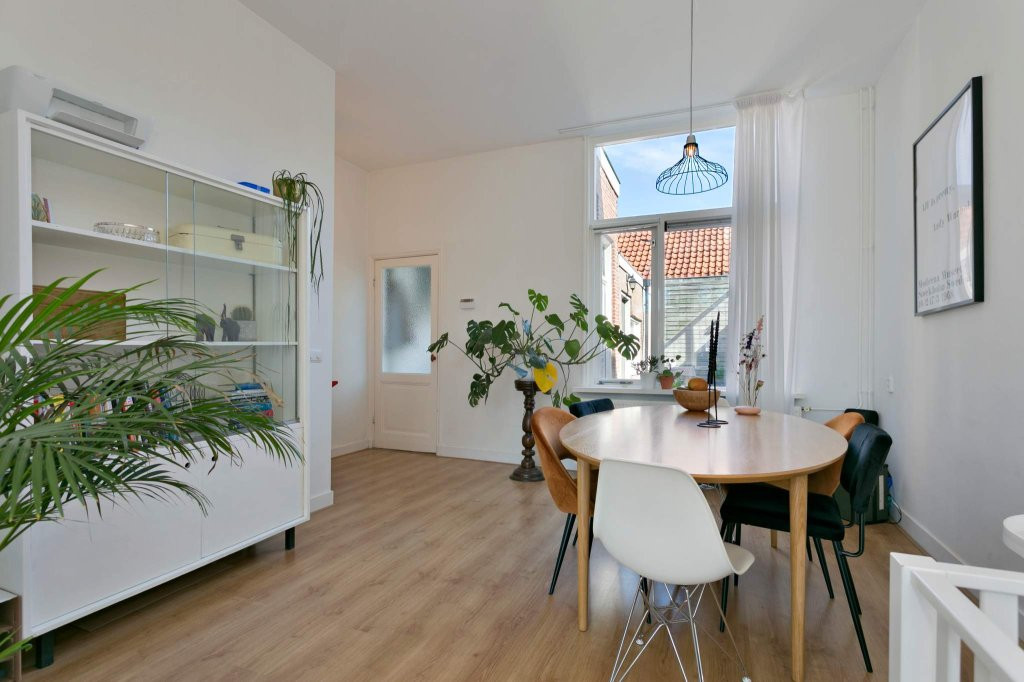 Tussenwoning te koop: EMMAKADE 163, Leeuwarden