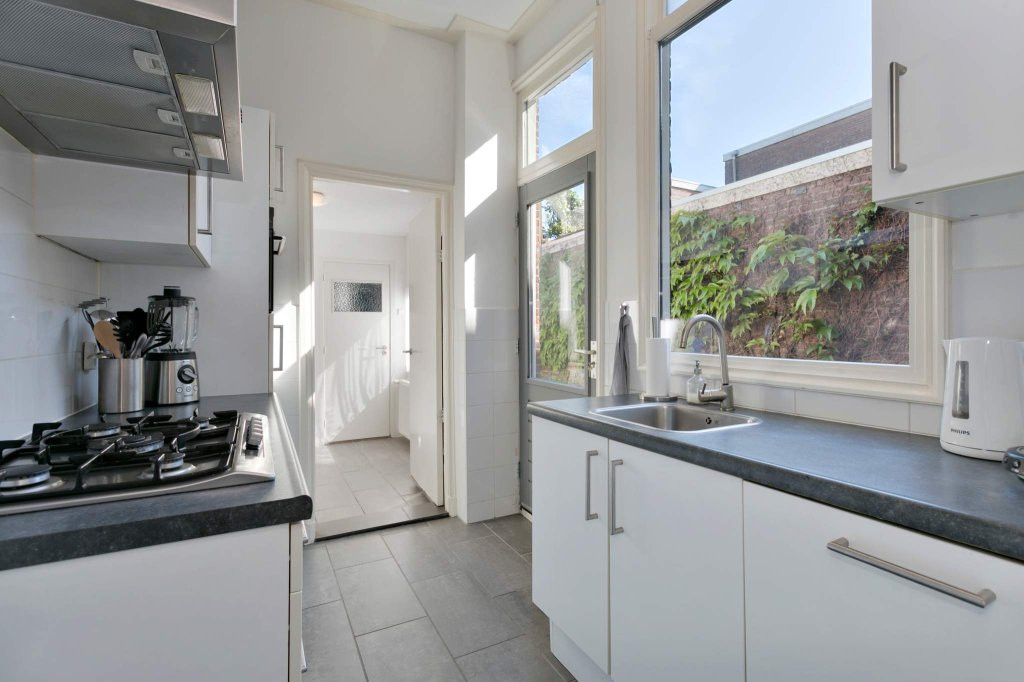 Tussenwoning te koop: EMMAKADE 163, Leeuwarden