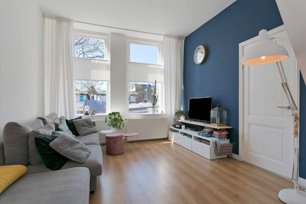 Tussenwoning te koop: EMMAKADE 163, Leeuwarden