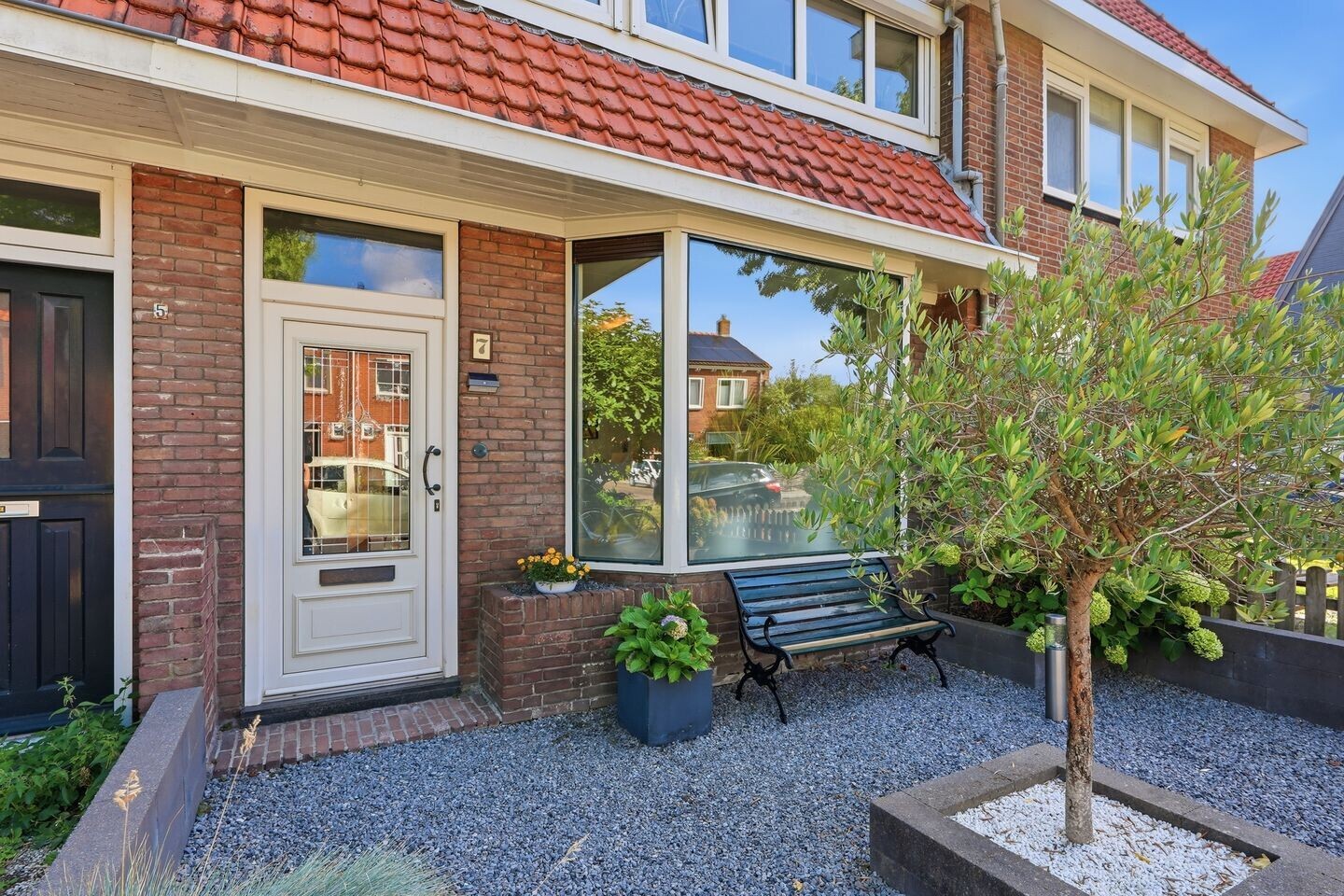 Tussenwoning te koop: van Leeuwenhoekstraat 7, Leeuwarden