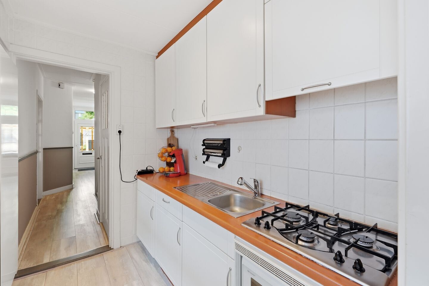Tussenwoning te koop: van Leeuwenhoekstraat 7, Leeuwarden