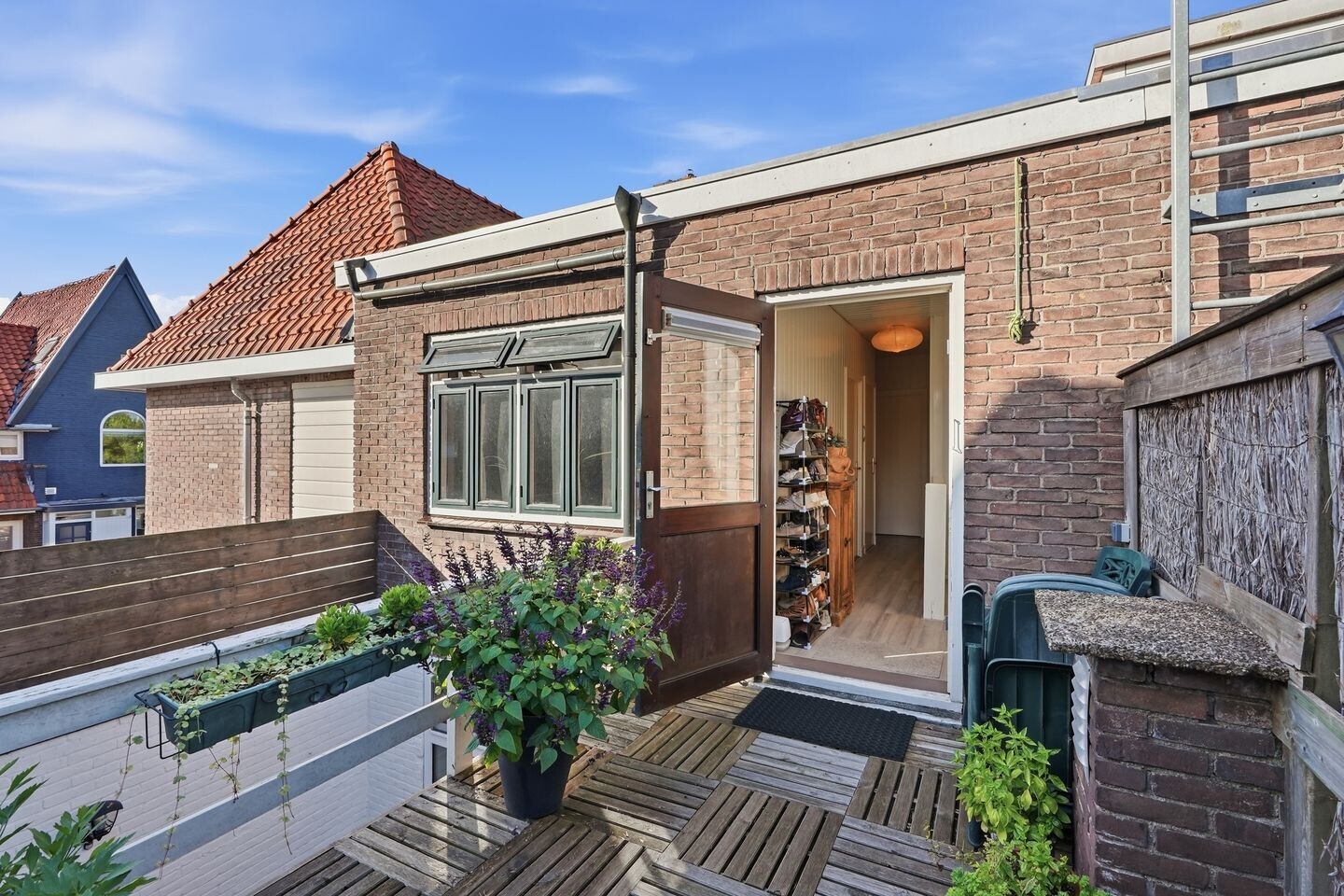Tussenwoning te koop: van Leeuwenhoekstraat 7, Leeuwarden