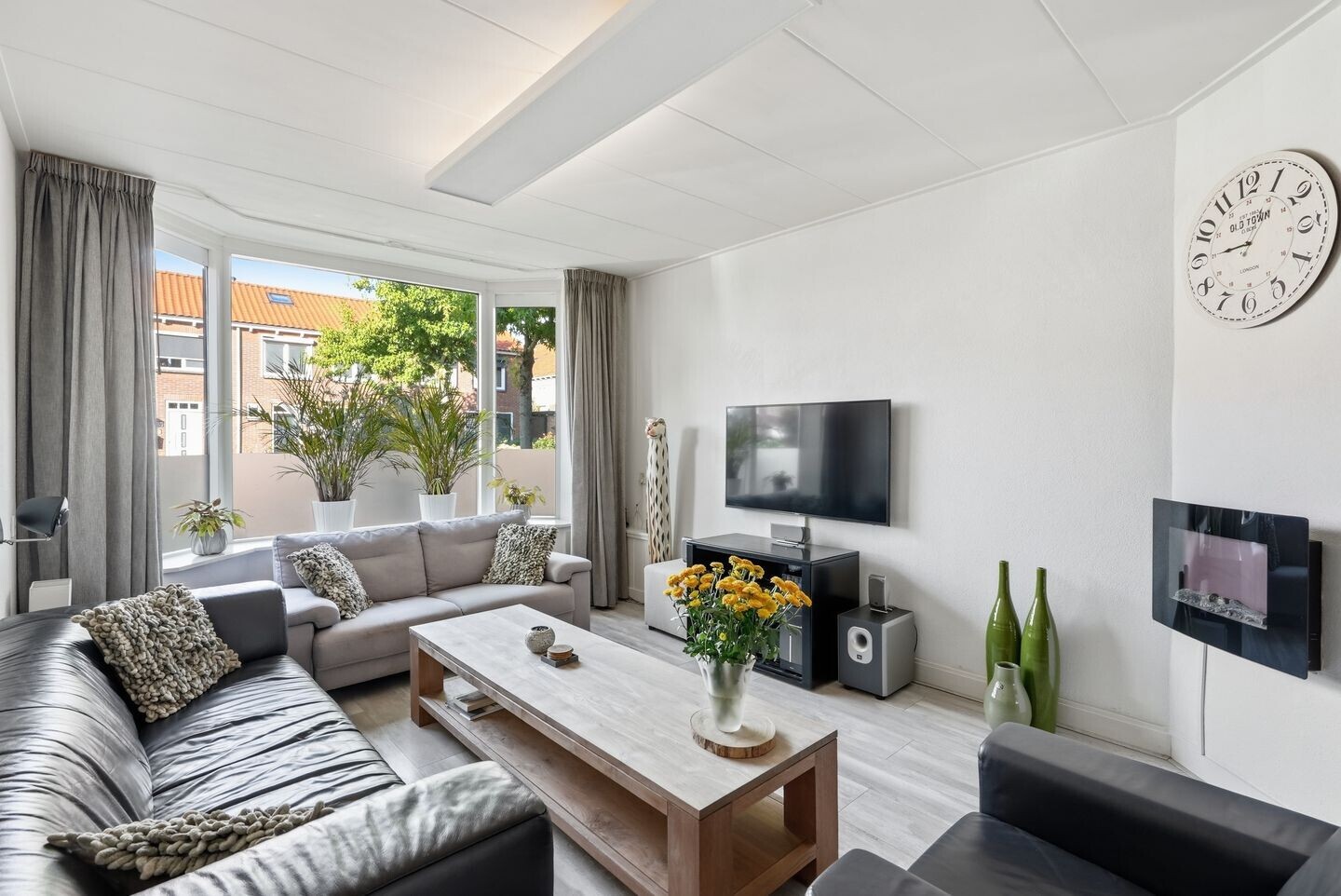 Tussenwoning te koop: van Leeuwenhoekstraat 7, Leeuwarden