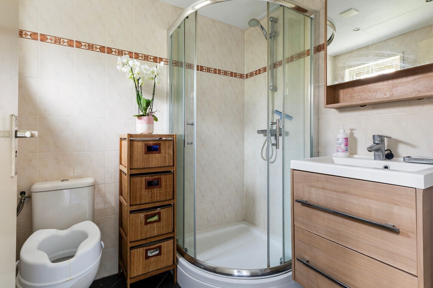 Tussenwoning te koop: Frederik Ruyschstraat 13, Leeuwarden