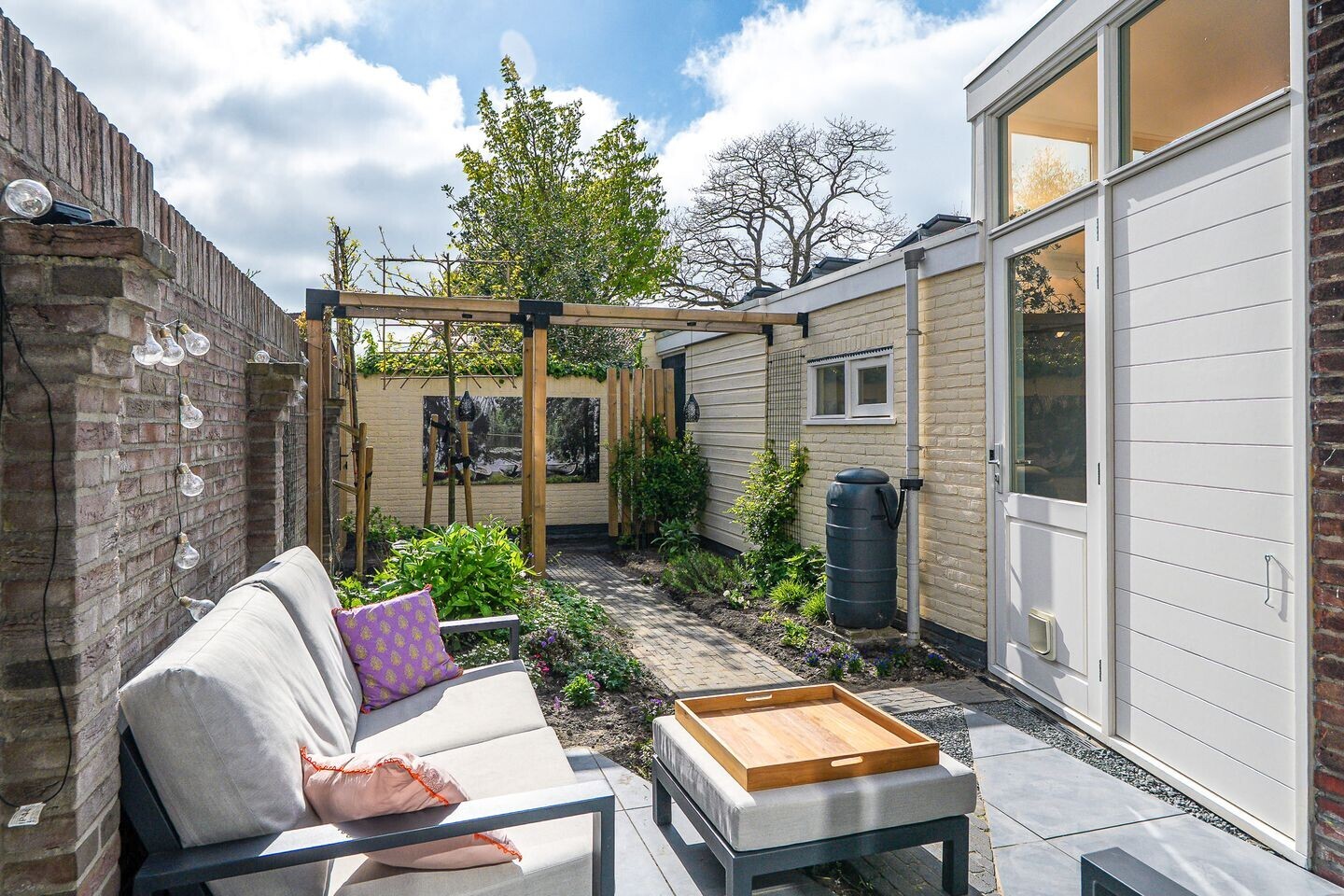 Tussenwoning te koop: Goudenregenstraat 25, Leeuwarden