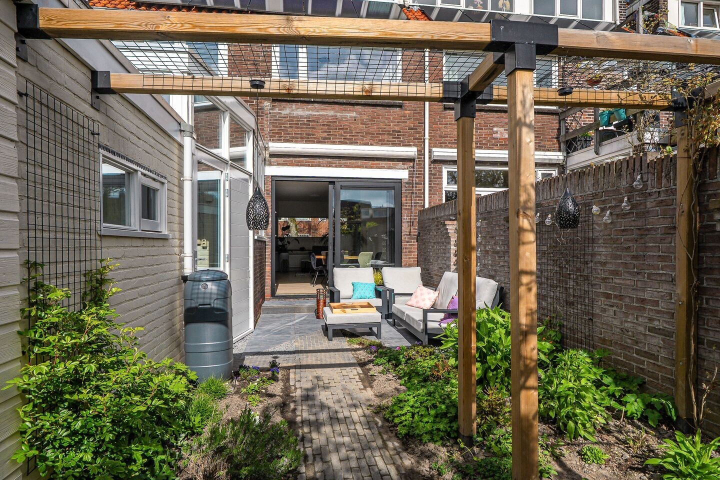 Tussenwoning te koop: Goudenregenstraat 25, Leeuwarden