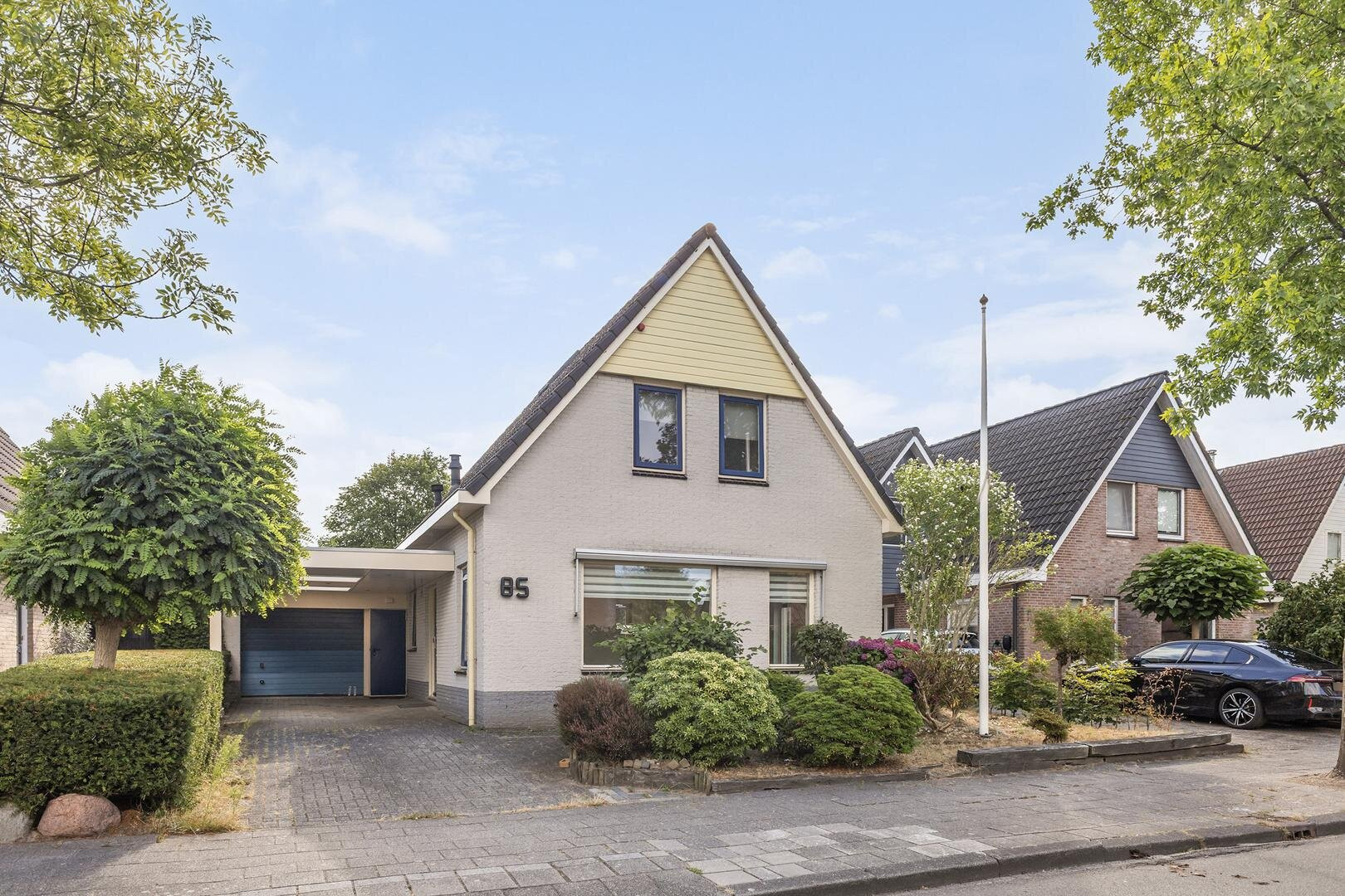 Vrijstaande woning te koop: Idzerdastins 85, Leeuwarden