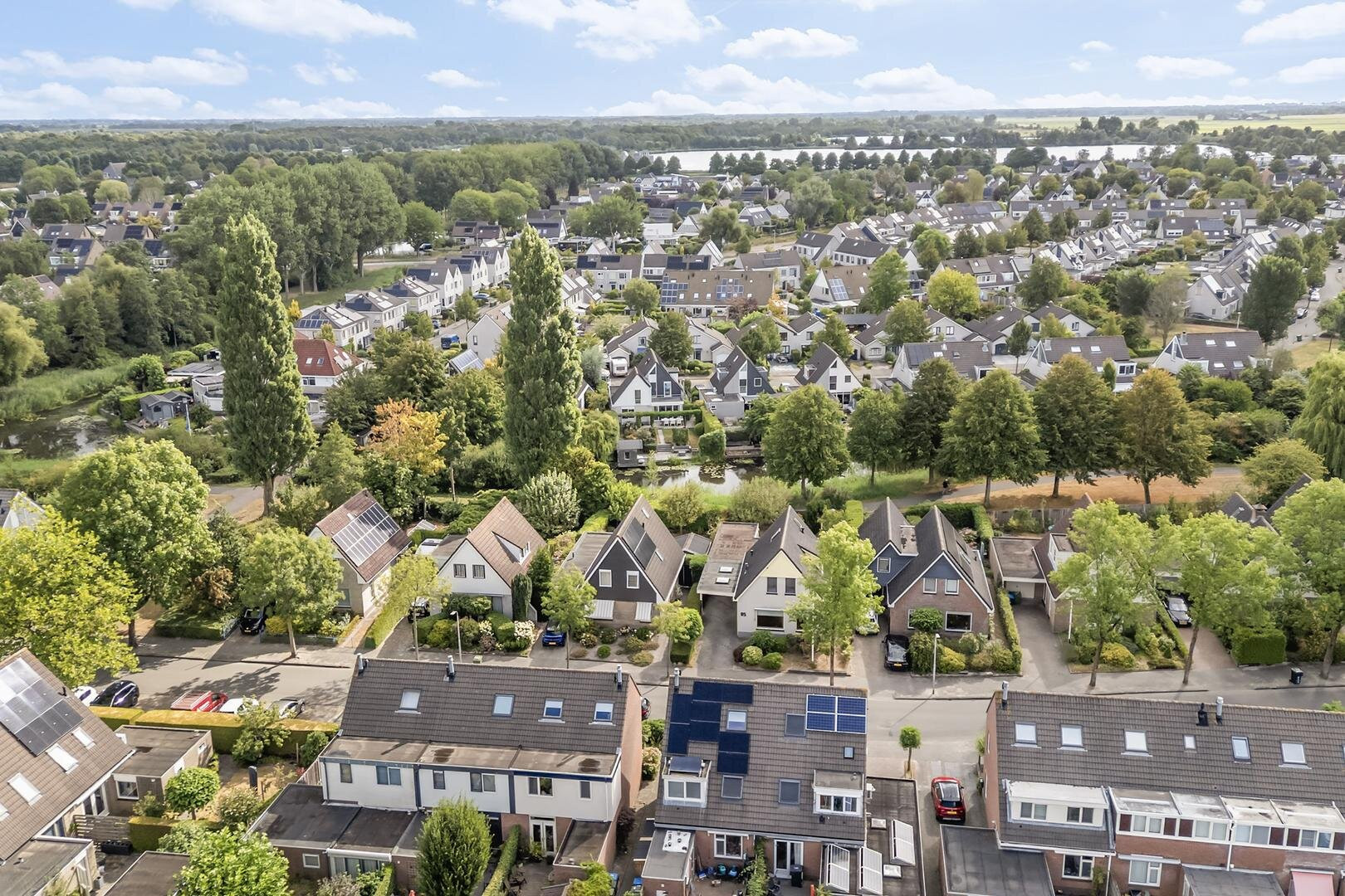 Vrijstaande woning te koop: Idzerdastins 85, Leeuwarden