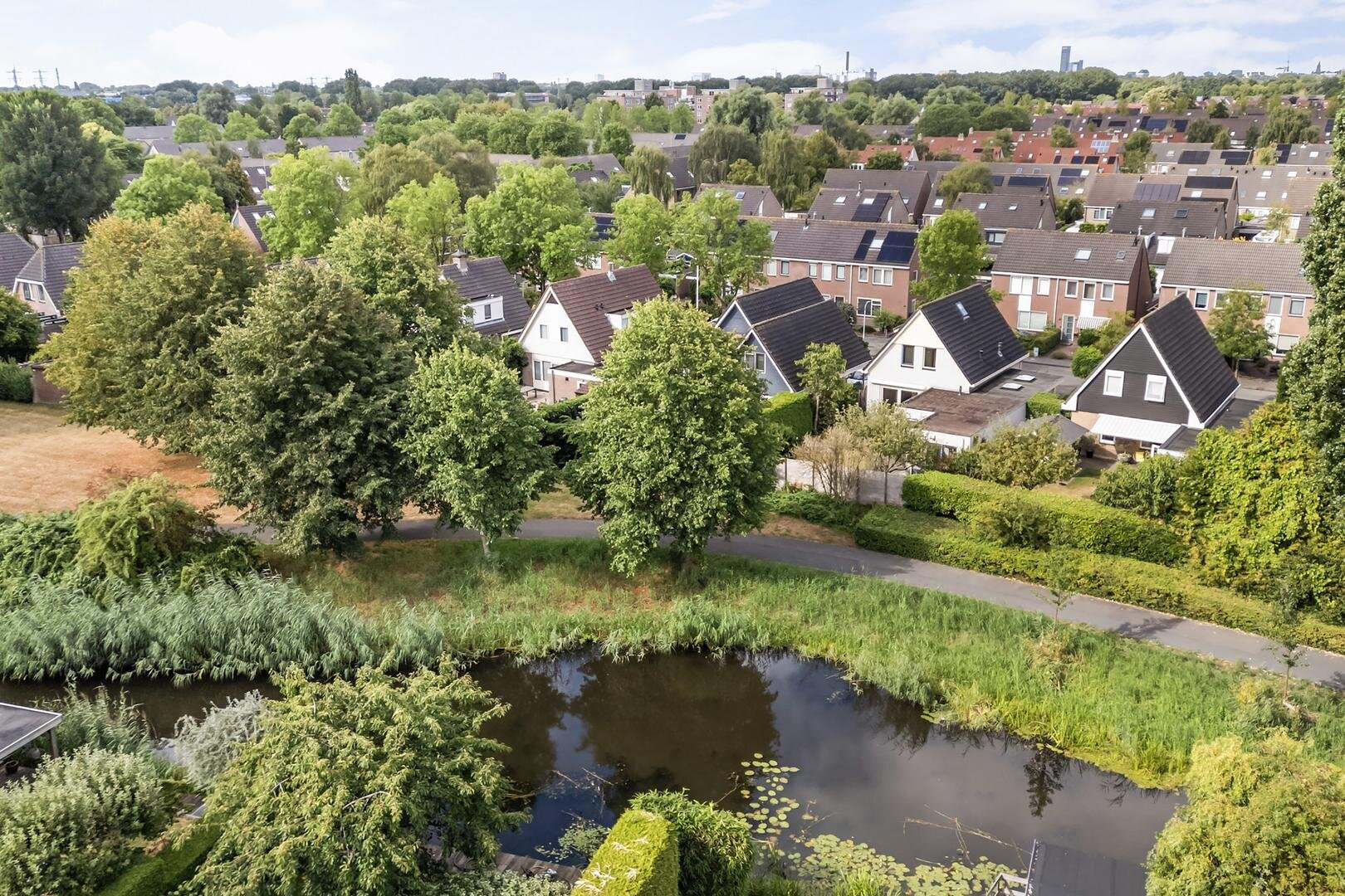 Vrijstaande woning te koop: Idzerdastins 85, Leeuwarden