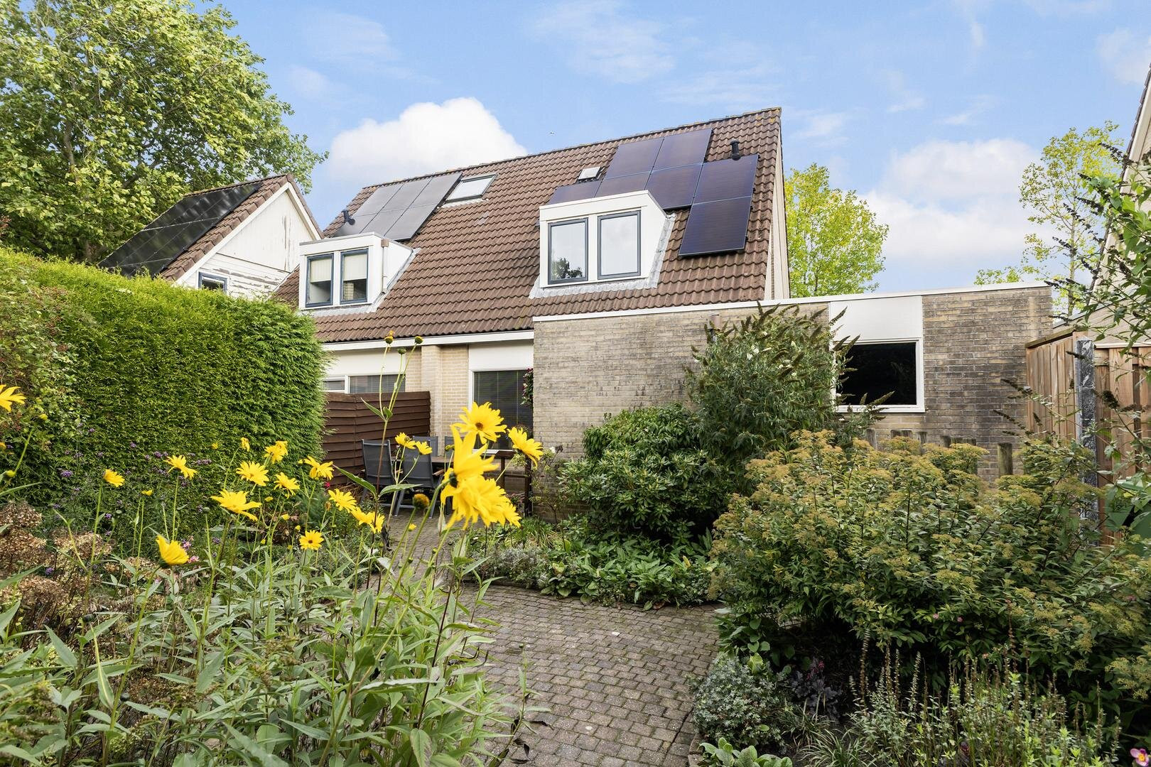 Twee-onder-één-kap te koop: Idzerdastins 84, Leeuwarden