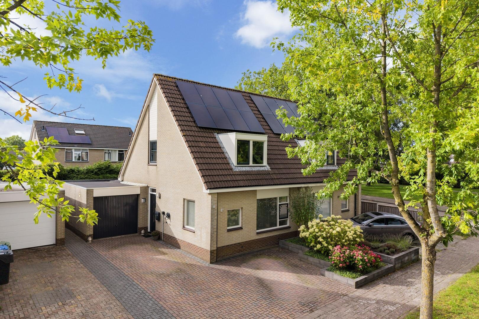 Twee-onder-één-kap te koop: Idzerdastins 84, Leeuwarden